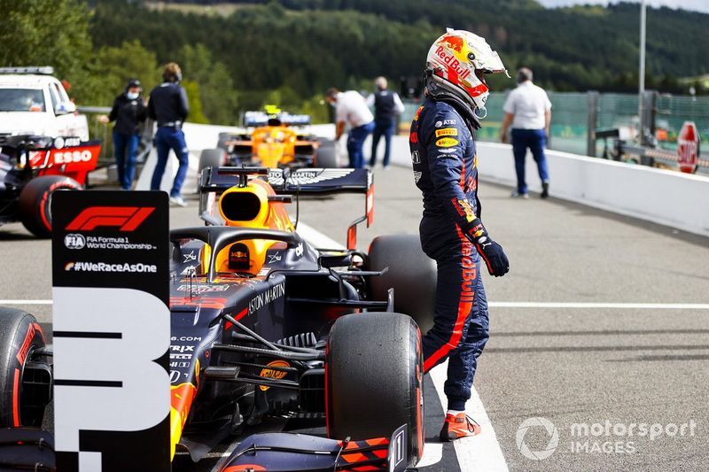 Tercero Max Verstappen, Red Bull Racing en Parc Ferme 