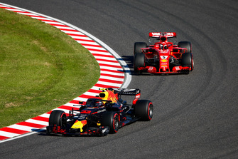 Max Verstappen, Red Bull Racing RB14, Sebastian Vettel, Ferrari SF71H