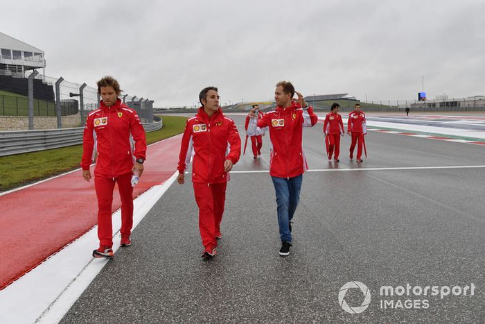 Sebastian Vettel, Ferrari camina por el circuito