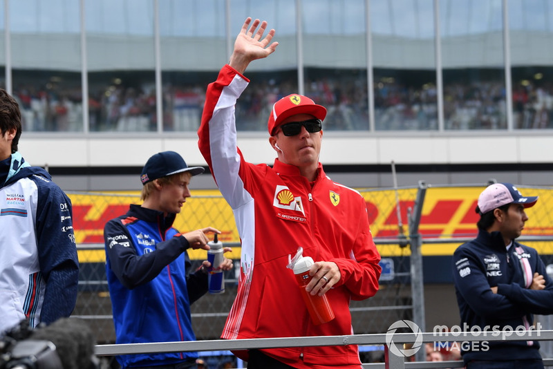 Kimi Raikkonen, Ferrari lors de la parade des pilotes