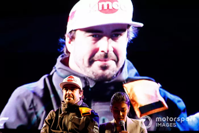 Fernando Alonso, McLaren, en el escenario