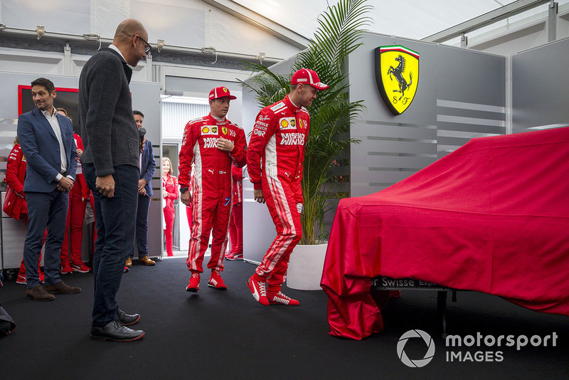 Кімі Райкконен, Ferrari та Себастьян Феттель, Ferrari, представляють нову ліврею Ferrari