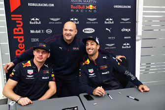 Daniel Ricciardo, Red Bull Racing and Max Verstappen, Red Bull Racing pose for a photo with a Red Bull Racing team member