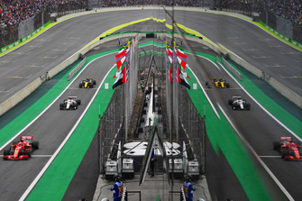 Sebastian Vettel, Ferrari SF71H, Charles Leclerc, Sauber C37 and Nico Hulkenberg, Renault Sport F1 Team R.S. 18