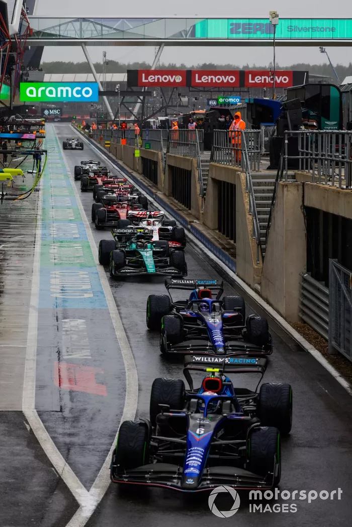 Nicholas Latifi, Williams FW44, salida de los boxes