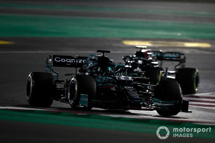 Lance Stroll, Aston Martin AMR21, Lewis Hamilton, Mercedes W12
