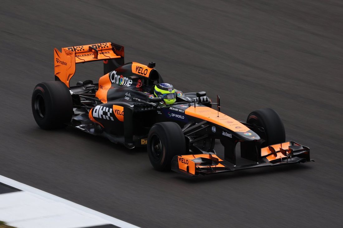 McLaren bierze udział w pokazie historycznych bolidów F1