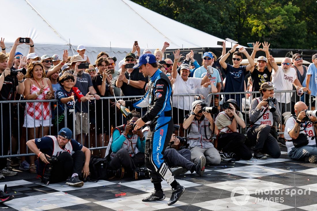 #10 Wayne Taylor Racing z Andretti Acura ARX-06: Ricky Taylor, Filipe Albuquerque