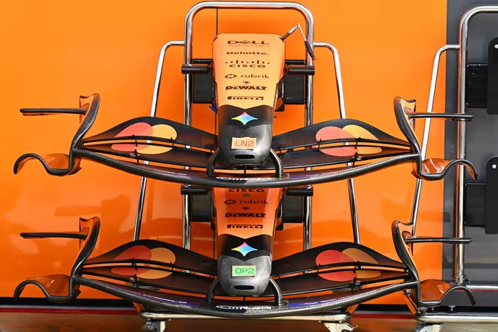 Front wings of the McLaren MCL40
