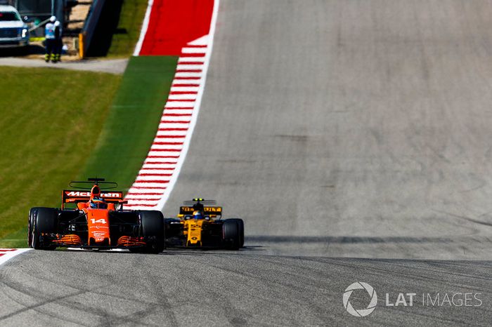Fernando Alonso, McLaren MCL32, Carlos Sainz Jr., Renault Sport F1 Team RS17