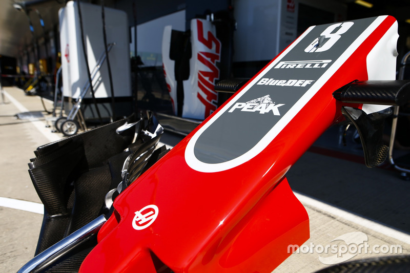 Haas F1 Team VF-18, dettaglio del naso e dell'ala anteriore