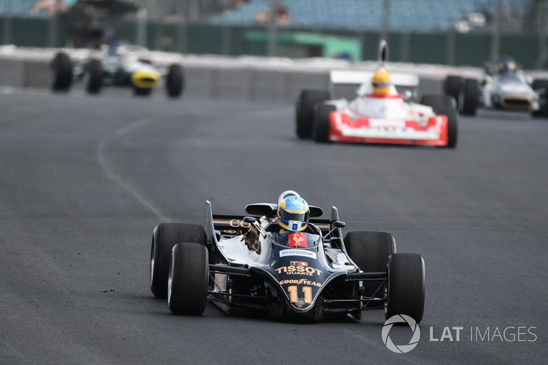 Une Lotus 88 à Silverstone lors de la parade du 70e anniversaire du circuit