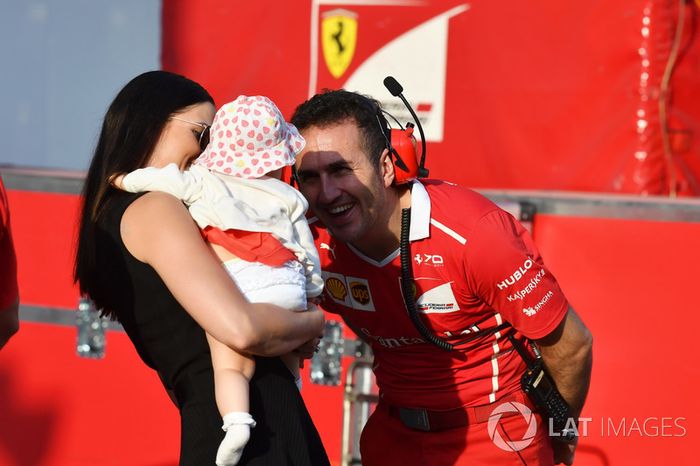 Minttu Virtanen, esposa de Kimi Raikkonen, Ferrari con su hija Rianna Raikkonen