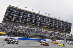 Denny Hamlin, Joe Gibbs Racing, FedEx Ground Toyota Camry and Aric Almirola, Stewart-Haas Racing, Smithfield Ford Fusion