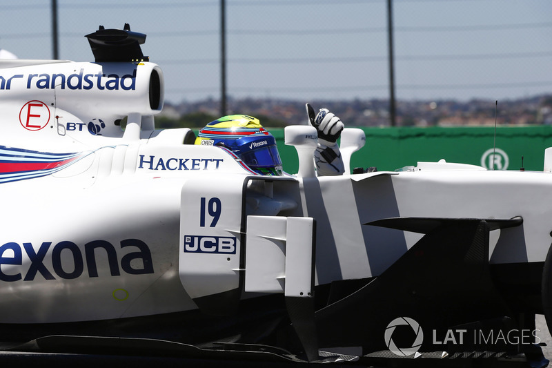 Felipe Massa, Williams FW40, waves from the cockpit on his way back to Parc Ferme