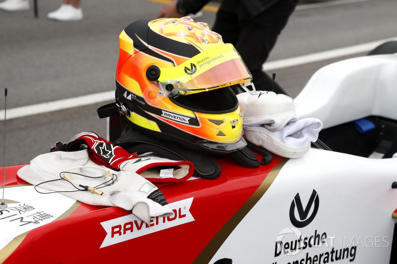 Helmet of Mick Schumacher, SJM Theodore Racing by Prema, Dallara Mercedes