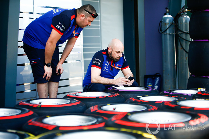 Scuderia Toro Rosso engineers tag the Pirelli soft and supersoft tyres in the pitlane