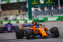 Fernando Alonso, McLaren MCL33, leads Pierre Gasly, Toro Rosso STR13
