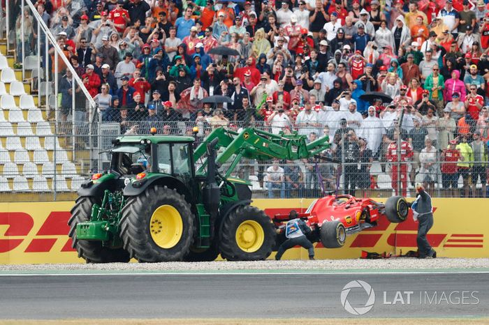 Sebastian Vettel; Ferrari SF71H choca cuando lideraba