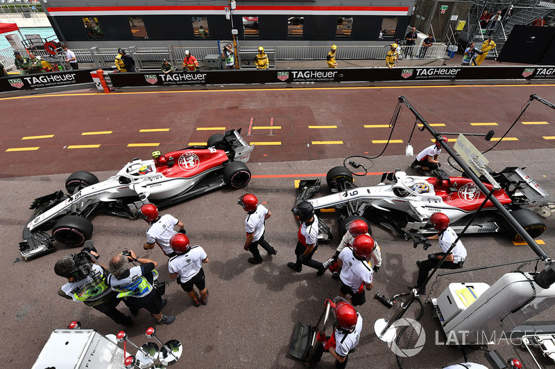 Charles Leclerc, Sauber C37 et Marcus Ericsson, Sauber C37