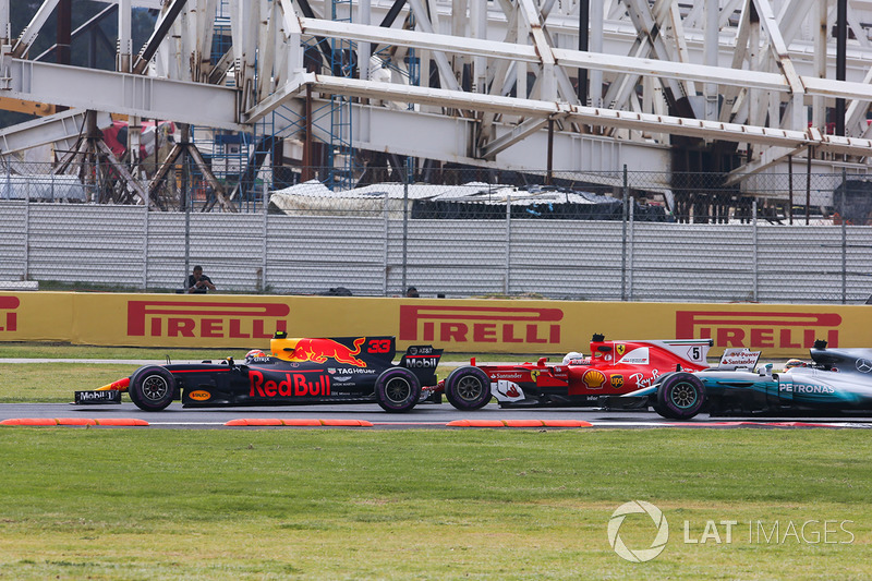 Max Verstappen, Red Bull Racing RB13, Sebastian Vettel, Ferrari SF70H, battle hard at the start of t