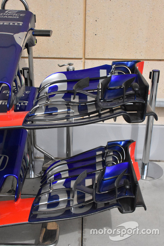 Toro Rosso STR13 detalle del ala frontal
