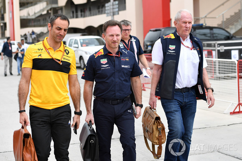 Руководитель Red Bull Racing Кристиан Хорнер, спортивный консультант Red Bull Хельмут Марко и управляющий директор Renault Sport F1 Сириль Абитбуль