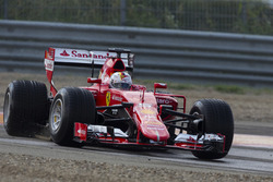 Sebastian Vettel, Ferrari pruebas de la especificación de Pirelli 2017
