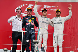 Подіум: Макс Ферстаппен, Red Bull Racing, Ніко Росберг, Mercedes AMG F1, Льюіс Хемілтон, Mercedes AM