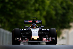 Карлос Сайнс мл., Scuderia Toro Rosso STR11