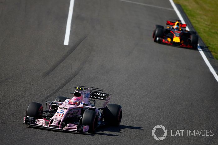  Esteban Ocon, Sahara Force India F1 VJM10, Daniel Ricciardo, Red Bull Racing RB13