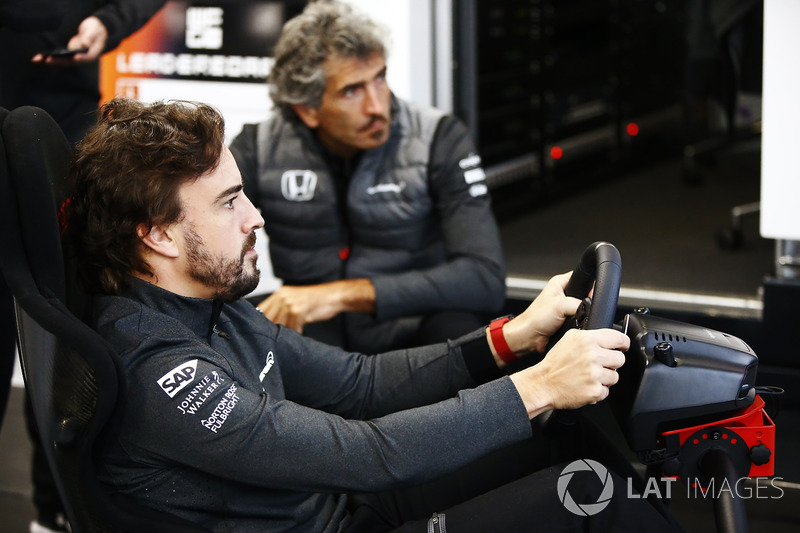 Fernando Alonso, McLaren, takes on a virtual challenge