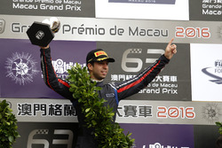 Podium: Le vainqueur António Félix da Costa, Carlin Dallara Volkswagen