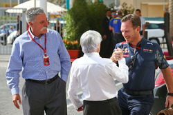Председатель Formula One Group Чейз Кэри, Берни Экклстоун и руководитель Red Bull Racing Кристиан Хо