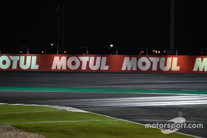 La piste humide au Qatar