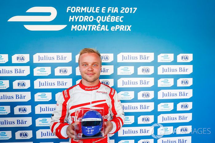 Felix Rosenqvist, Mahindra Racing, celebrates after qualifying with the Julisy Bar award