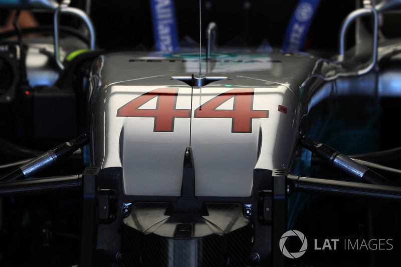 Coche de Lewis Hamilton, Mercedes-Benz F1 W08 Hybrid en el garage