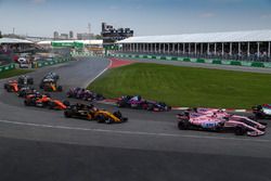 Sergio Pérez, Sahara Force India VJM10 y Esteban Ocon, Sahara Force India VJM10