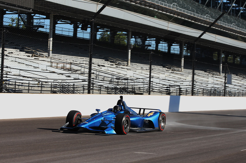 Хуан-Пабло Монтойя випробовує машину IndyCar 2018 року із двигуном Chevrolet