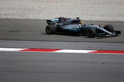 Lewis Hamilton, Mercedes-Benz F1 W08 en la escapatoria