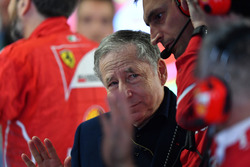 Президент FIA Жан тодт у гаражі Ferrari