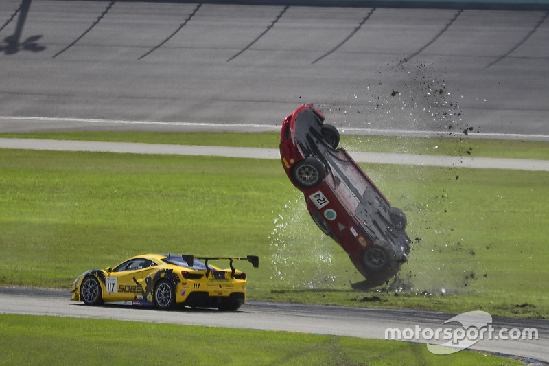 #124 Ferrari of Long Island Ferrari 488 Challenge: Jerome Jacalone, crash