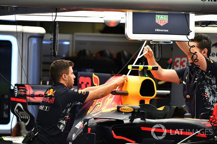 Red Bull Racing mechanics