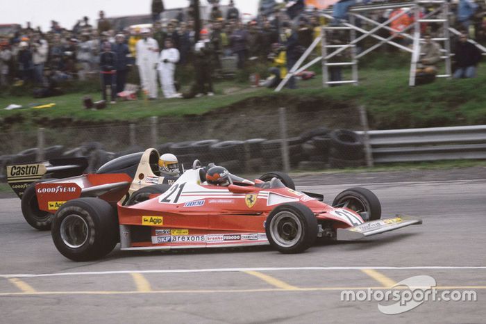 Gilles Villeneuve, Ferrari 312T2, supera a Jody Scheckter, Wolf Ford