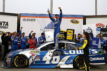 Johnson collects first win of 2015 at Atlanta