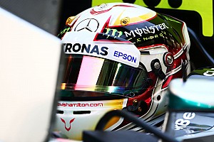 Hamilton pone fin a una relación de 20 años con Arai