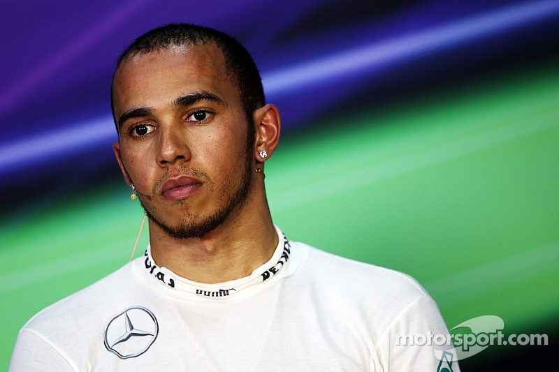 O terceiro colocado Lewis Hamilton, Mercedes AMG F1 na coletiva da FIA