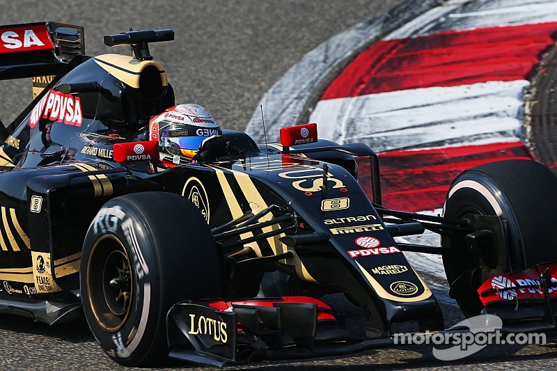 La carrosserie de Grosjean est partie en lambeaux