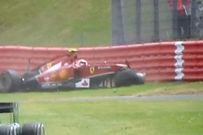 Pauroso incidente per Raikkonen dopo il via!