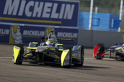 Em dia de dobradinha brasileira, Piquet vence em Moscou com Di Grassi em segundo